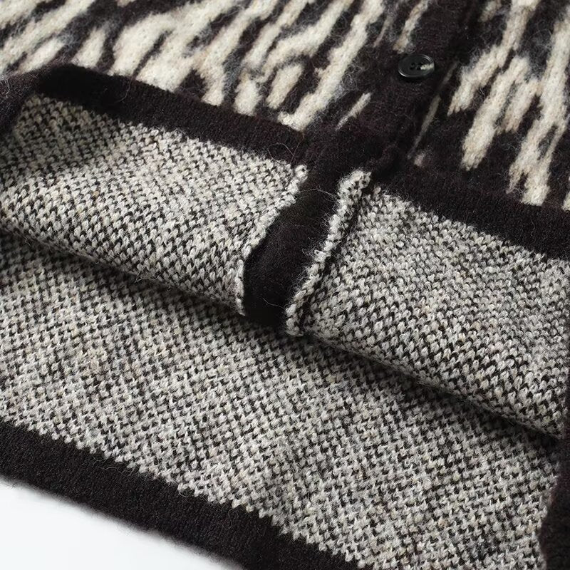 Women's new fashion V-neck buckle striped knitted vest