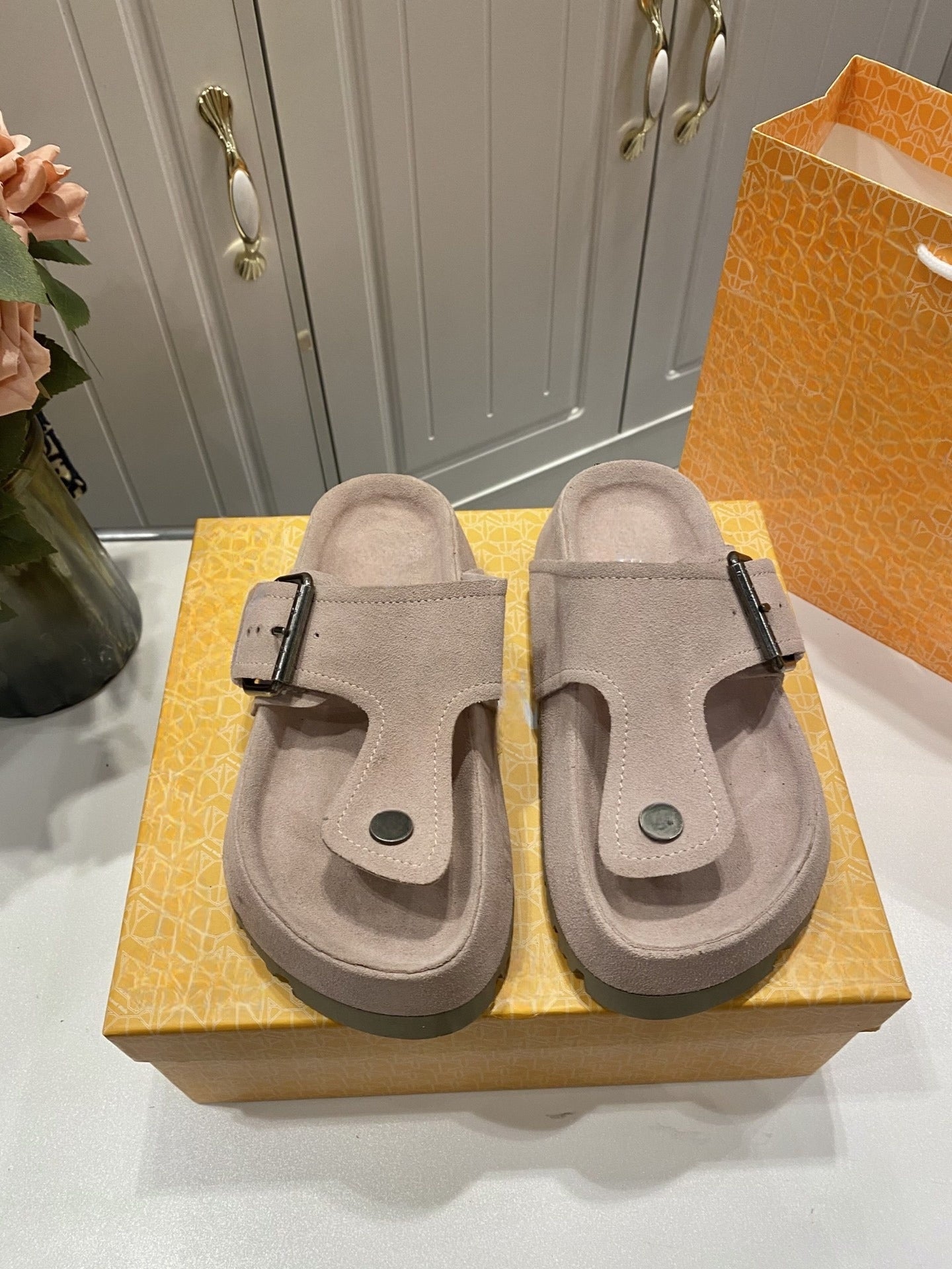 Women's New Fashion Joker Toe Clip Design Thick-soled Slippers