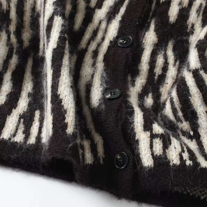 Women's new fashion V-neck buckle striped knitted vest