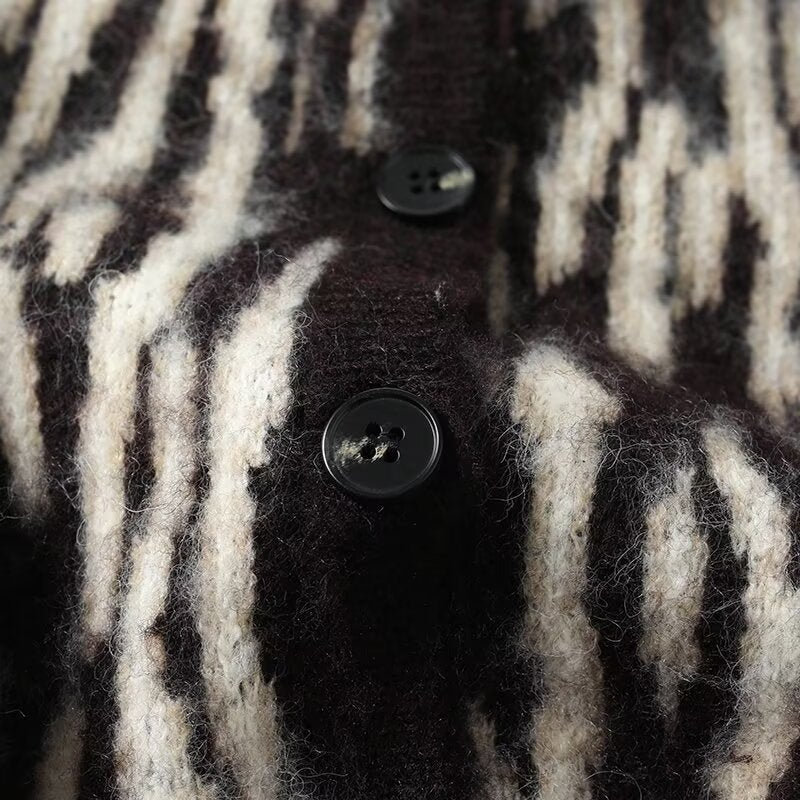 Women's new fashion V-neck buckle striped knitted vest