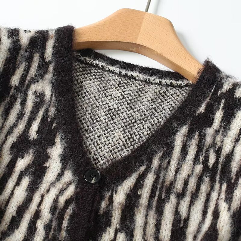 Women's new fashion V-neck buckle striped knitted vest
