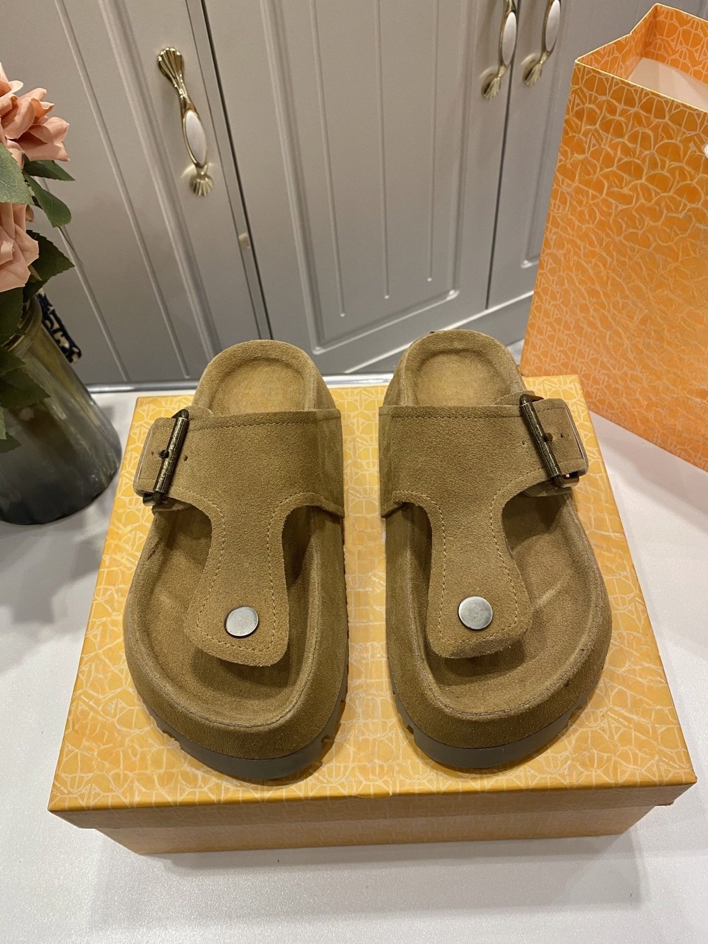 Women's New Fashion Joker Toe Clip Design Thick-soled Slippers